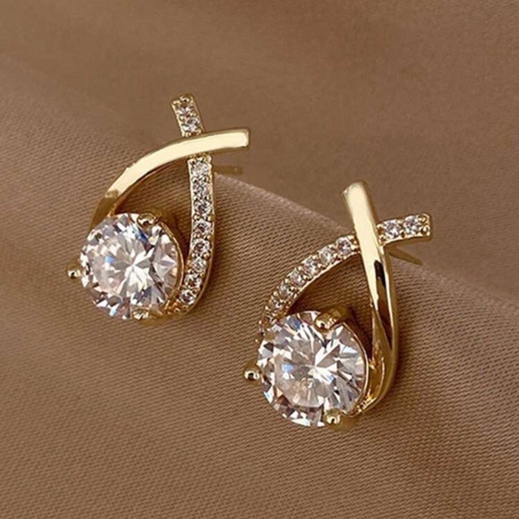 Jewelry - 2Ct Round Cut Simulated Diamond Gold tone Twist Stud Luxury Lightweight Earrings